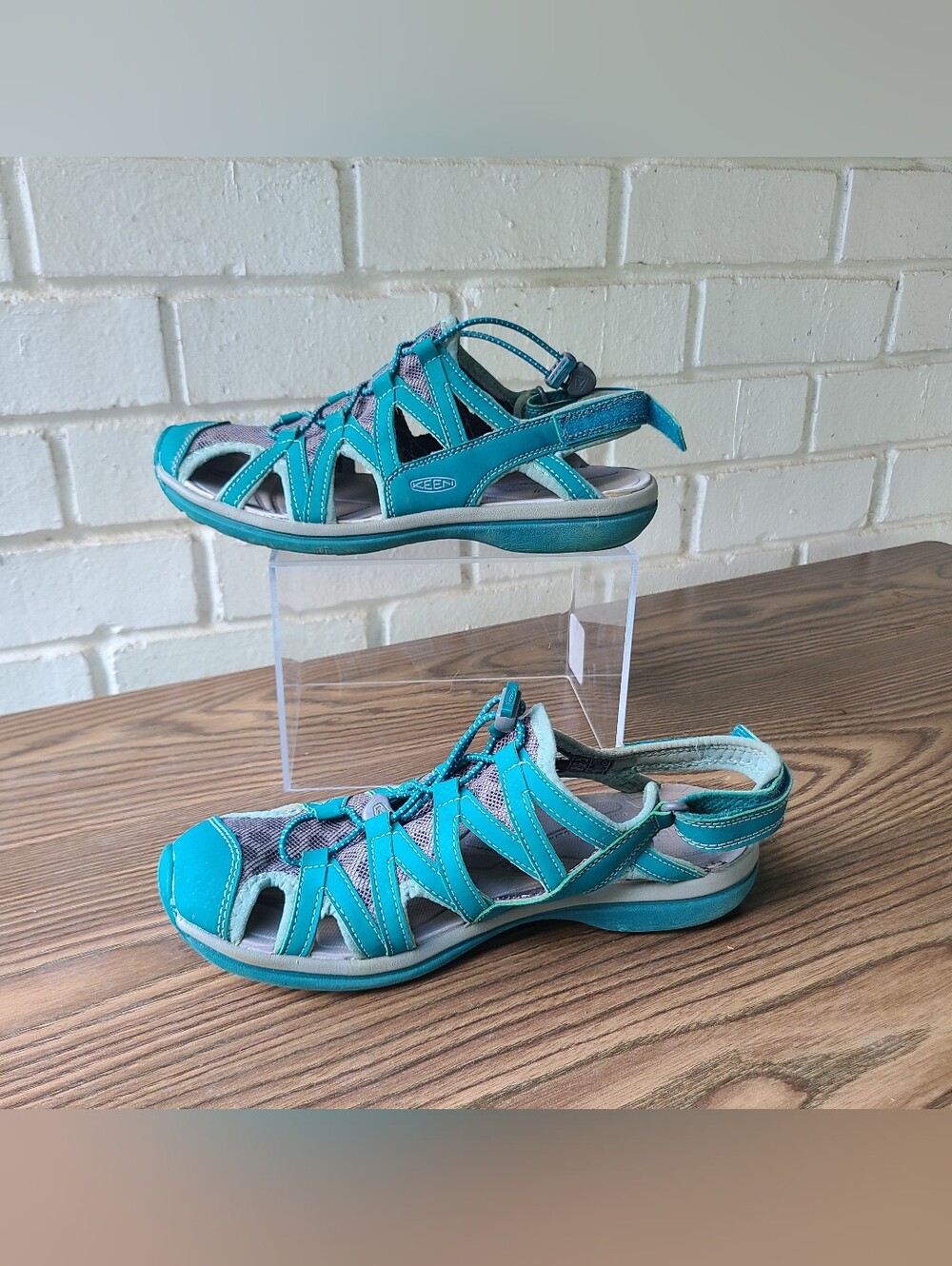 Keen Teal and Turquoise / Light Gray  Strappy Outdoor Sandals WOMEN Size 9